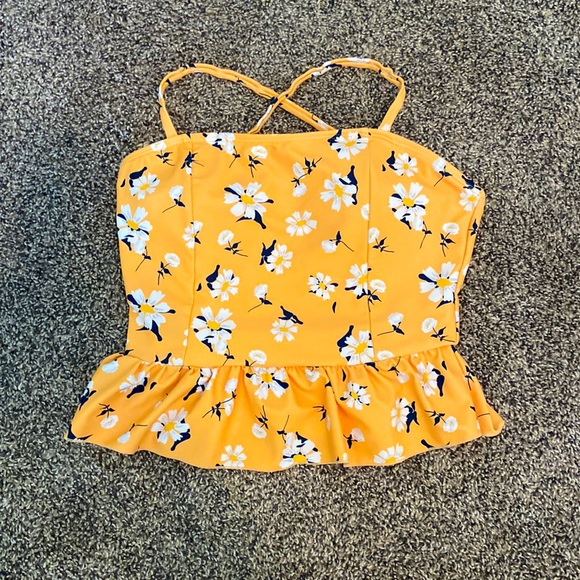 Cute swimsuit top perfect for summer! - Picture 1 of 3